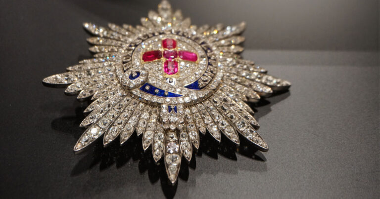 Victorian Order of the Garter insignia insights
